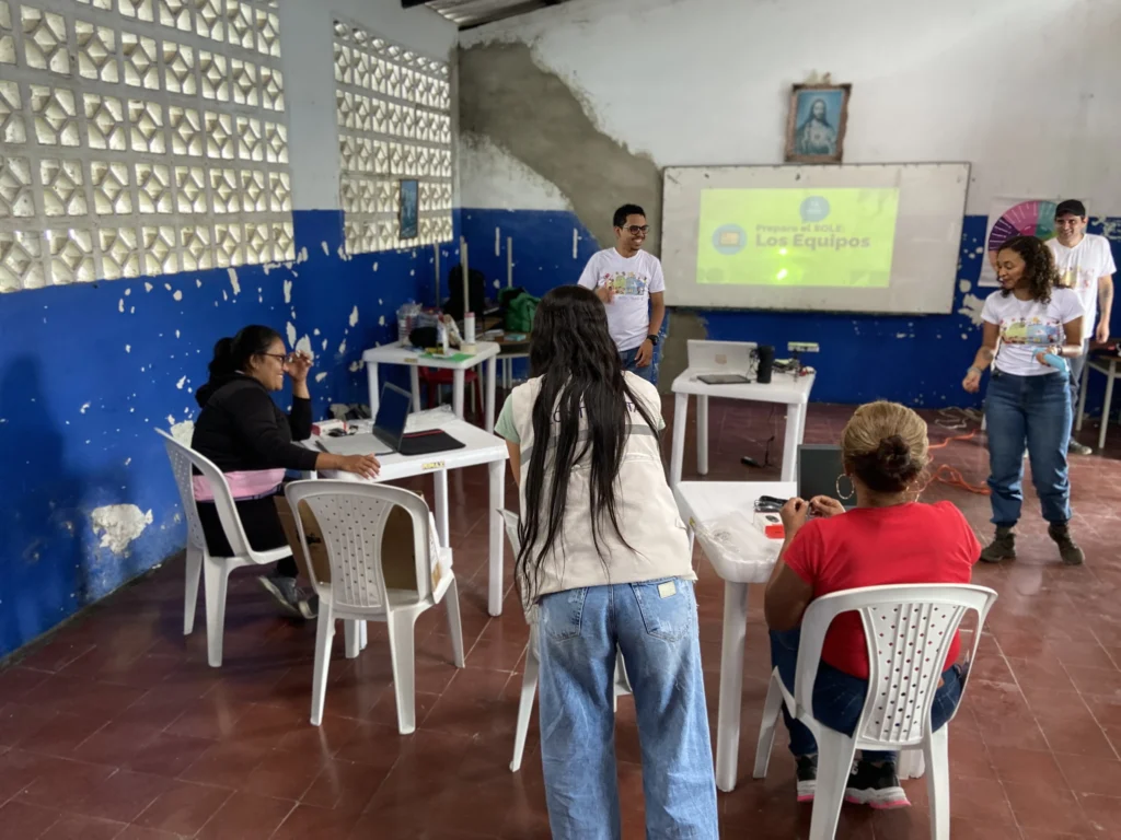 Los Exploradores, Embajadores SOLE y las comunidades de La Floresta y Lomitas están tejiendo esperanza